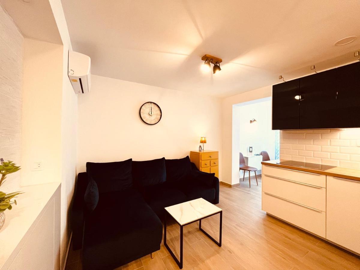 Lobel Apartment Split